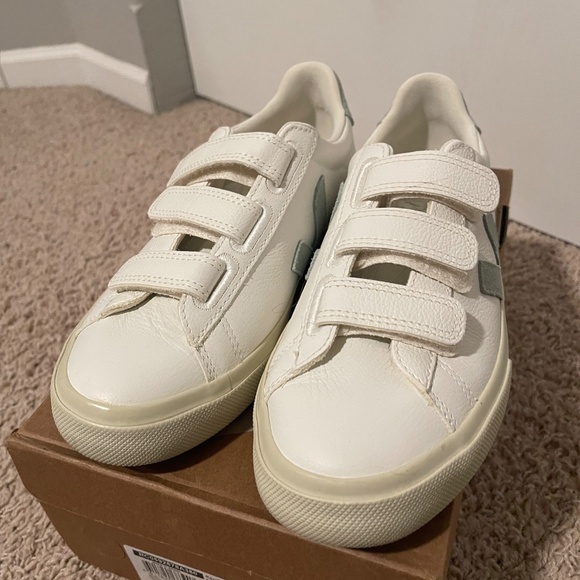 Women’s Veja Recife Grip Trio Court Sneakers - Size 38 Color: Matcha - Picture 7 of 7